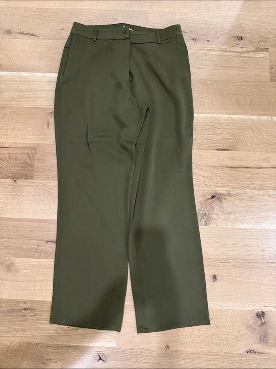 DONNI. Pants - DONNI. Olive Green Women’s Cargo Pants. Never Worn!